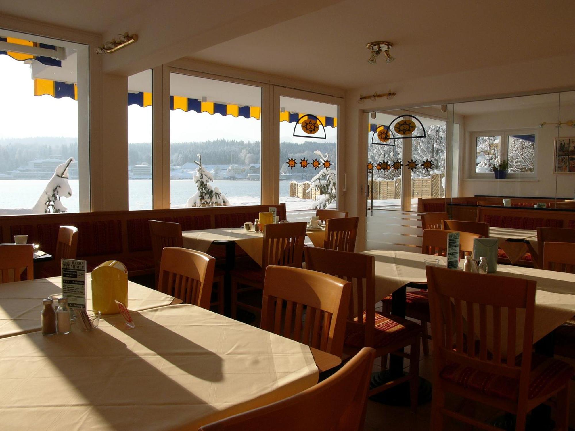 Hotel Barry Memle Directly At The Lake à Velden am Wörther See Extérieur photo